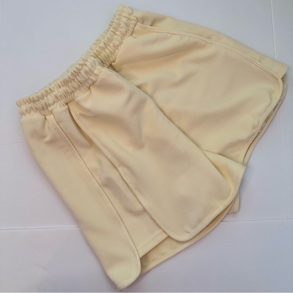 ✨ Entro Cream Short Set (Top + Shorts) - Size Medium 💫 - Picture 16 of 16